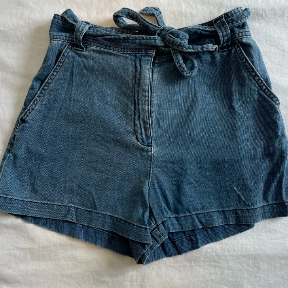 Aritizia || Wilfred High-Waisted Shorts